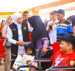 Khofifah Gerojok Bantuan Rp10,2 Miliar, Komitmen Tekan Angka Kemiskinan, Berdayakan Ekonomi Masyarakat Kab. Probolinggo