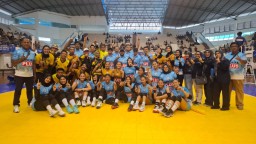 Voli Putri Gresik Raih Emas Tumbangkan Surabaya di Final Bolavoli Indoor Putri Porprov
