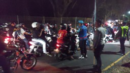 Meresahkan, Polisi Bubarkan Ratusan Simpatisan PSHT Tutup Jalan di Karangkates Malang Dini Hari