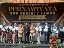 SMPN 2 Taman Sidoarjo Beri Penghargaan Kepada 16 Lulusan Terbaik