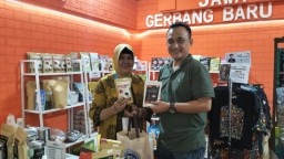 UMKM Gresik Unjuk Gigi di PRJ, Langsung Dapat Pesanan dari Pengunjung