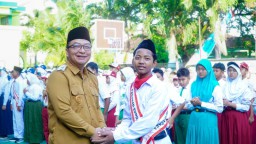 Wabup Gresik Asluchul Alif Ajak Siswa Belajar Efektif, Menyenangkan, dan Bangun Kebersamaan