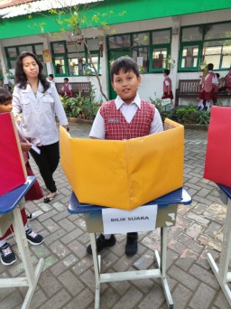 Pembelajaran Pesta Demokrasi di Kelas 3 SDN 4 Petrokimia 