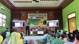 Sosialisasi Ops Patuh Semeru 2025, Satlantas Polres Blitar Ajak Siswa Sekolah Jadi Pelopor Keselamatan