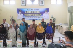 Gus Bupati Launching Penyaluran Bantuan Pangan, Kabupaten Mojokerto Terima 1.600 Ton Beras