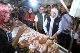 Gubernur Khofifah Pastikan Harga Stabil dan Distribusi Bahan Pokok Lancar