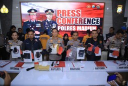Bravo Satresnarkoba Polres Madiun Ungkap Rantai Edar Narkoba dan Sita 1,1 kg Sabu