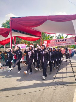SMK Al Ikhlash Gresik Ikut Meriahkan Lomba Gerak Jalan HUT ke 80 RI