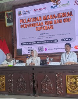 Diskopukmperindag Kota Mojokerto Beri Pelatihan SOP dan SOM Perkoperasian