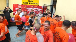 Polres Gresik Gelar Lomba HUT RI untuk Tahanan, Bentuk Pembinaan Humanis