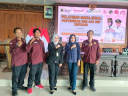 Kadis Kopukmperindag Ani, Tutup Bimtek SOM dan SOP Koperasi Merah Putih Se-Kota Mojokerto