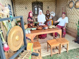 Lomba Yel Yel dan Makanan Jadoel Ala Desa Sukomulyo Gresik Meriah