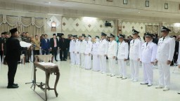 Jalankan Edaran Mendagri, Bupati Gresik Kukuhkan 14 Kepala Desa Jadi 8 Tahun