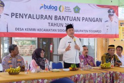 Kawal Penyaluran Bantuan Pangan, Bupati Sidoarjo Subandi : Berasnya Tidak Boleh Dijual Nggih... 
