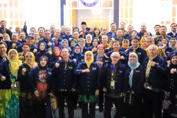 Gubernur Khofifah Ajak IKA UNAIR Ambil Peran Strategis dalam Diplomasi Antarbangsa