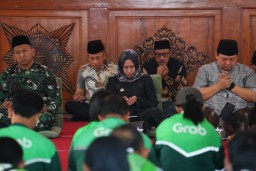 Wali Kota Ning Ita, Forkopimda Kota Mojokerto Bareng Ojol Gelar Doa Bersama untuk Negeri