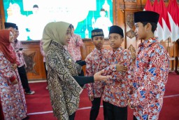 Wali Kota Ning Ita Lepas Kerangkatan Kafilah MTQ XXXI  Jember, Jaga Kesehatan dan Hafalan
