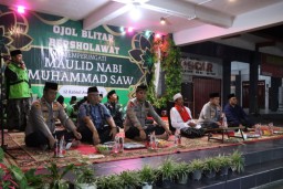 Polres Blitar Kota Bersama Komunitas Ojol Blitar Raya Bersholawat Peringati Maulid Nabi