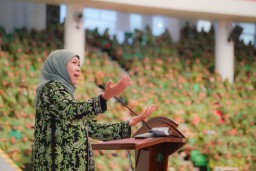 Gubernur Khofifah Ingatkan Keberseiringan Akhlak dan Teknologi Digital, Jangan Sharing sebelum Saring