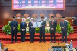 Sah,! Gubernur Khofifah Bersama Pimpinan DPRD Jatim Sepakati Raperda P-APBD 2025