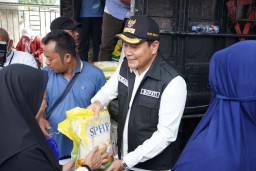Pemkab Sidoarjo Gelar Operasi Pasar, Beras Kemasan 5 Kg Dijual Rp 55 Ribu