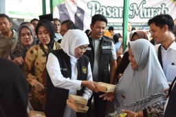 Pemprov Jatim Gelar Pasar Murah di Waru, Beras Premium Dijual Rp 11.000 Perkilo