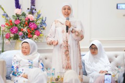 Peringati Maulid Nabi di Kediaman, Khofifah Ajak OPD Lakukan Kajian Kitab Mutiara Nasehat Syech Abdul Qadir Jaelani