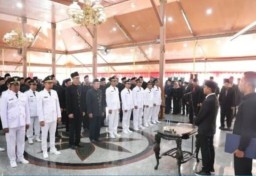 Bupati Bangkalan Lukman Hakim Lakukan Rotasi Pejabat 