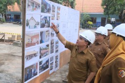 Bupati Albarra Pantau Pembangunan Ruang Inklusi di SDN Kebondalem Mojosari