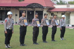 Polres Blitar Gelar Upacara PTDH Bagi Anggota Yang Melakukan Pelanggaran 