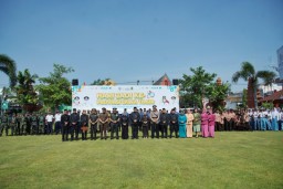 Gelar Upacara Hari Jadi Jatim Ke-80, Ning Ita Tegaskan Harapan Gubernur Jatim, Jatim Tangguh Terus Bertumbuh