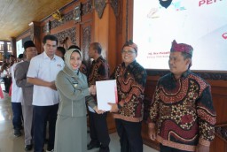 Wali Kota Mojokerto Beri Penghargaan Kepada 17 Pendonor Sukarela, Apresiasi atas Dedikasi dan Konsistensi