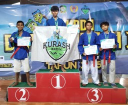 Kurash Gresik Berkibar di Kejurda Beach Kurash Banyuwangi