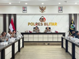 Polres Blitar Gelar Latihan Pra Operasi Sikat Semeru 2025
