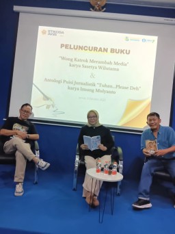 Peluncuran Buku “Wong Katrok Merambah Media” Sekaligus Ujian Skripsi Penulisnya