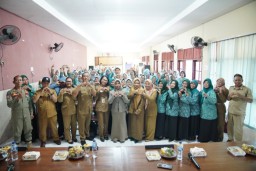 Perkuat Peran Kader Posyandu, Ning Ita Harap 6 SPM Terpenuhi