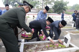 Bupati Blitar Pimpin Ziarah Nasional di TMP Raden Wijaya