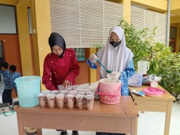 SD Almadany Berkunjung dan Belajar Wira Usaha di Smpemupat