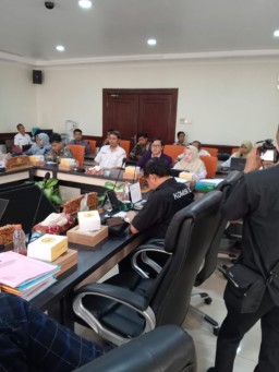 Forum PPG Prajabatan Surabaya Wadul DPRD, Minta Kesempatan Mengajar di Sekolah Negeri