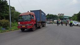 Ops Lilin Semeru Ditlantas Polda Jatim Batasi Operasional Angkutan Barang Saat Nataru