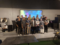 Ariel Ramadhan Pameran Tunggal ke-7 Tema Lautan Bercerita