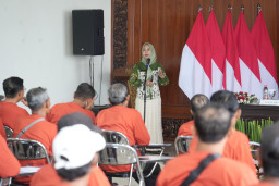 Tinjau Pelatihan Peningkatan Produksi Tanaman Pangan, Ning Ita Berharap Ada Generasi Muda Jadi Petani