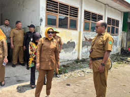 Sidak SDN Jatikalang, Wabup Mimik Idayana Respon Cepat Keluhan Kasek
