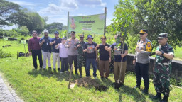 PWI Gresik Dorong Kolaborasi Lintas Sektor Lakukan Penghijauan di Bantaran Kali Lamong