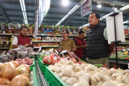 Pastikan Stabilitas Harga Bapokting, Polres Mojokerto Kota Gelar Sidak Pasar Jelang Ramadhan