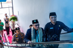 Demi Kenyamanan Jamaah, Dua Masjid di Gresik Dipasang Eskalator 