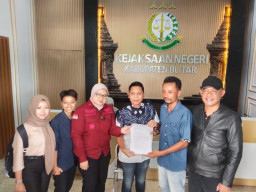 FMR–FPPM Laporkan Dugaan Mafia Tanah dan Korupsi Dana Desa ke Kejaksaan Blitar