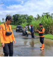 Tanah Gerak Rusak Ruas Jalan di Ringinrejo Wates, BPBD Kabupaten Blitar Lakukan Asesmen