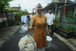 Wali Kota Ning Ita Sambangi Rumah Warga Ajak Buka Puasa Bersama