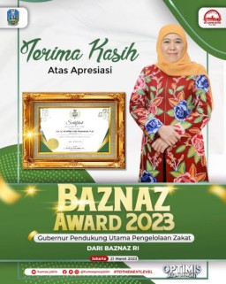 Gubernur Khofifah Terima Penghargaan Baznas Award 2023